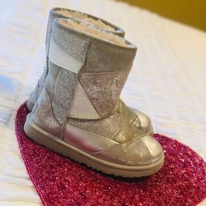 UGG Classic 2 Patch Comfort Winter Boots - Girls